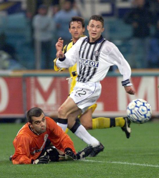 对中场球员 对中场球员