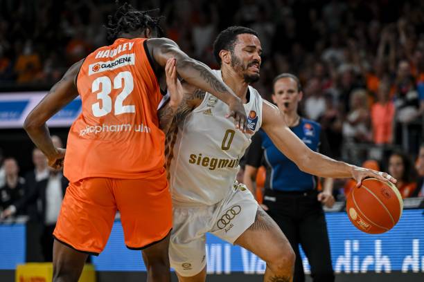 在后防线上 在后防线上