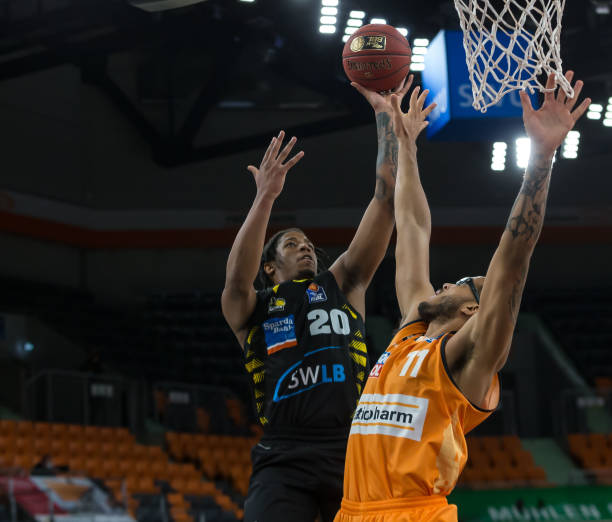 持球于高位 持球于高位